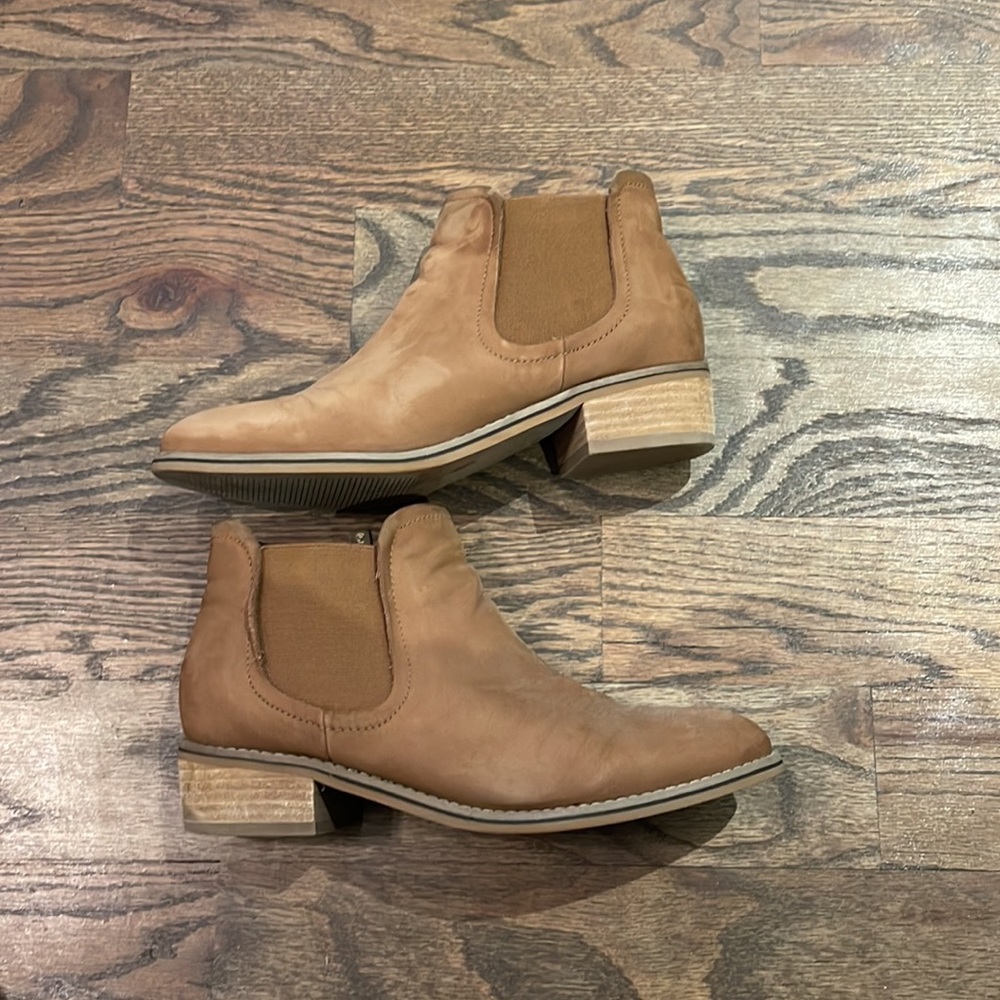 Blondo Waterproof Booties Size 9